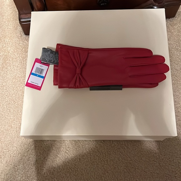 Red leather gloves - Picture 2 of 4